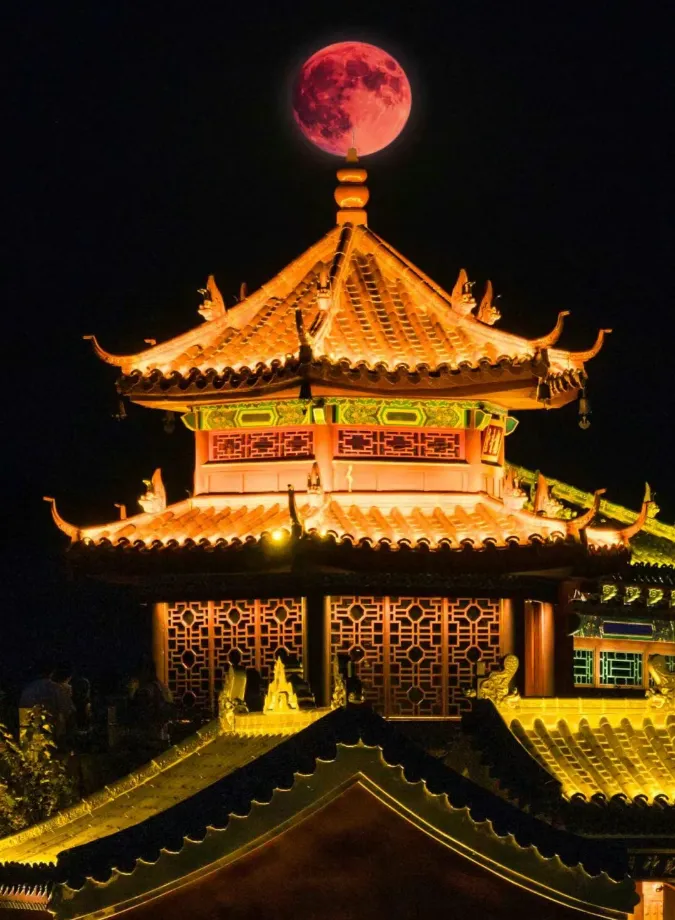 错过再等半世纪！登独秀峰金顶观血月，锁定宇宙浪漫时刻！